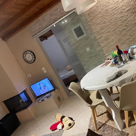 μονοκατοικία στη μηλιά κυνοπιαστων κέρκυρας Σπίτι διακοπών Κυνοπιάστες
